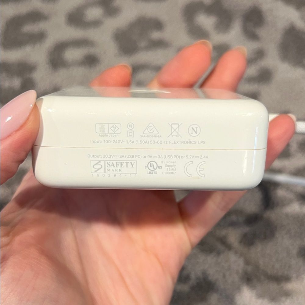 Apple USB-C Power Adapter - Picture 7 of 7